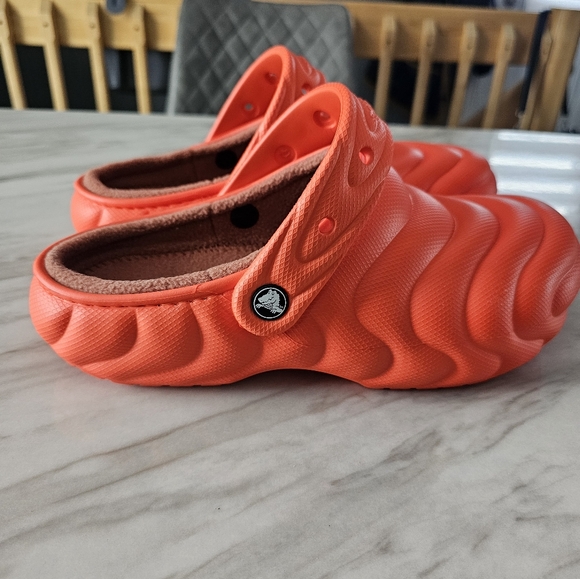 Men lined Crocs - Picture 2 of 4